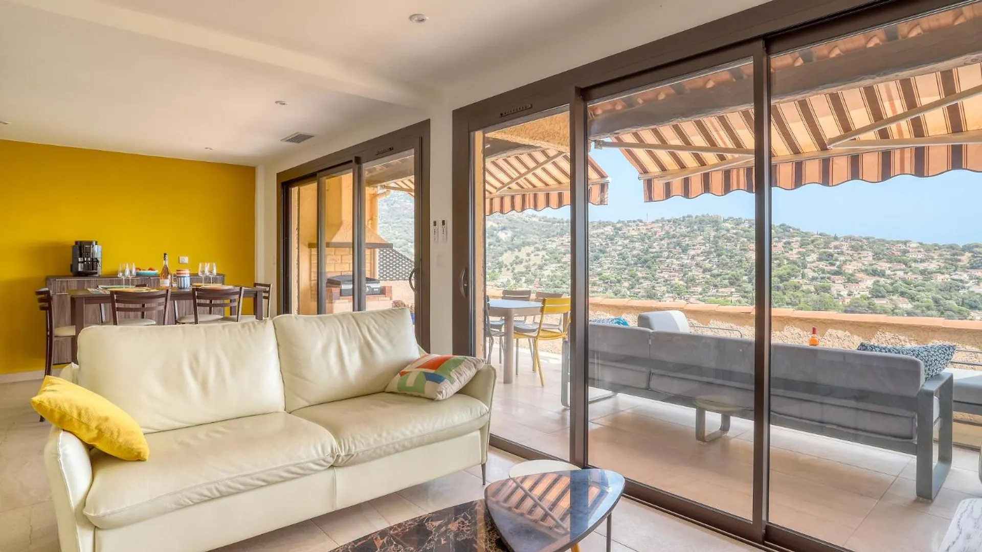 Superbe T4 -Vue Mer- Tout Confort Refait A Neuf! Bormes-les-Mimosas Apartment