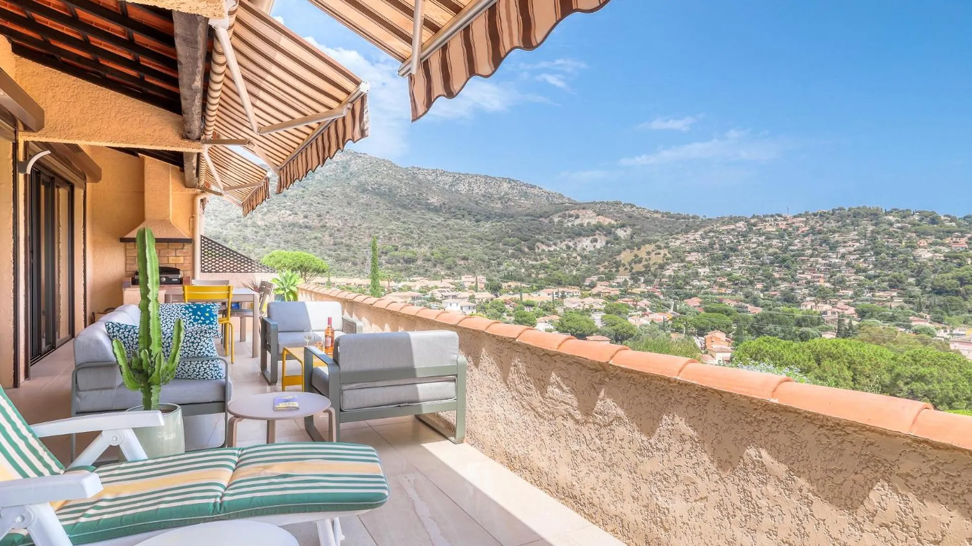 Superbe T4 -Vue Mer- Tout Confort Refait A Neuf! Bormes-les-Mimosas France
