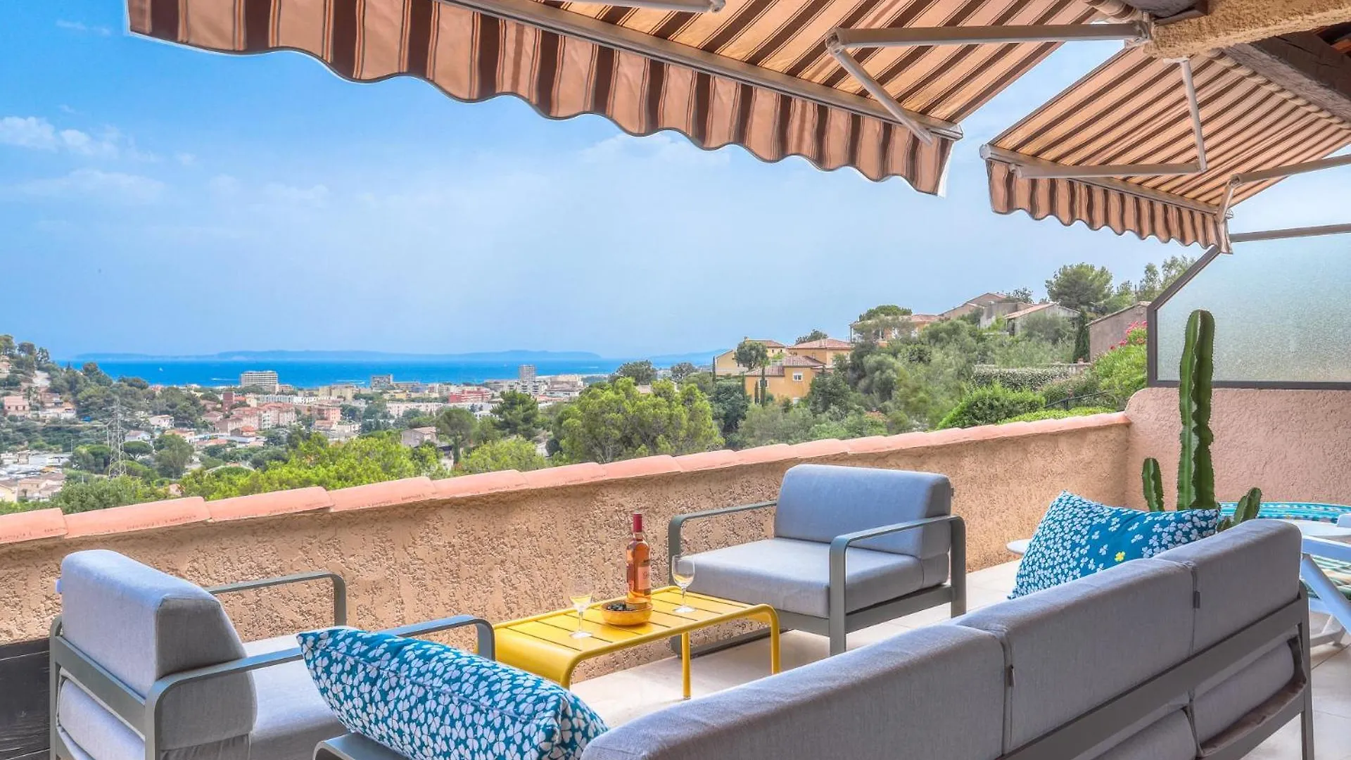 Superbe T4 -Vue Mer- Tout Confort Refait A Neuf! Bormes-les-Mimosas Apartment